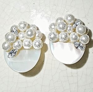Gorgeous luxurious mother pearl oval disk clustered pearl and rhinestone earring